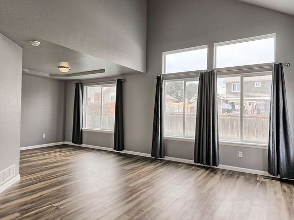 5th image of 438 Heritage Ln Room 3
