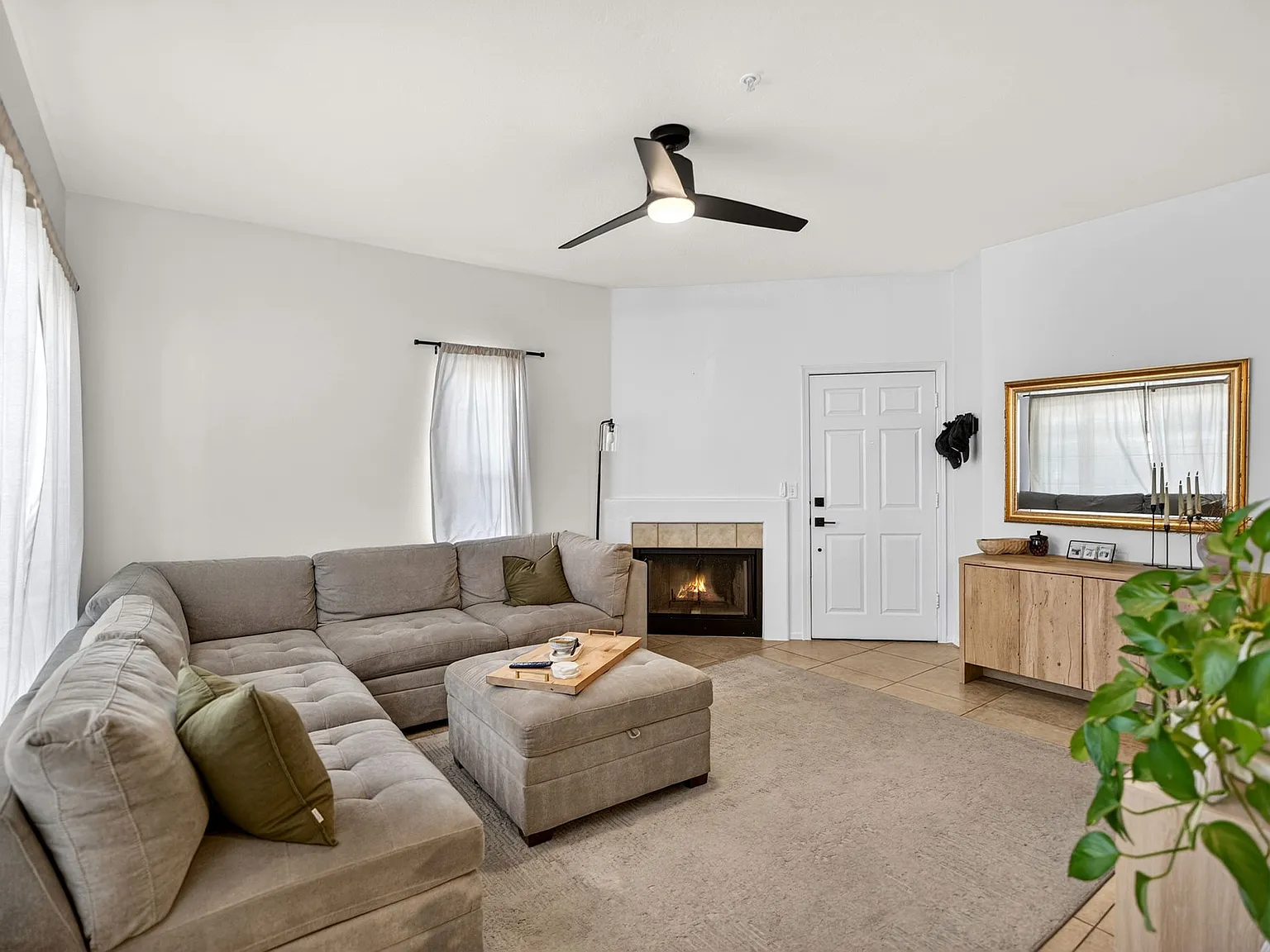 2 bed, 1010 sqft, $2,000 — Photo 3