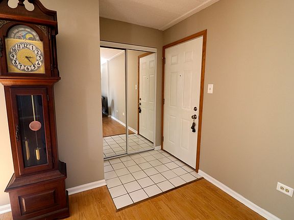 3rd image of 9130 W 95th St APT 1A