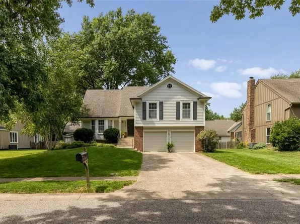 8516 Darnell St, Lenexa, KS 66215