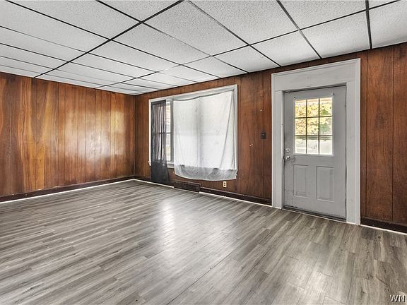 4th image of 204 Herman St