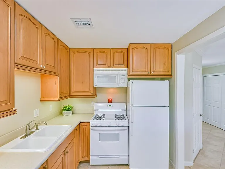 108 Dolphin Ave — Photo 11