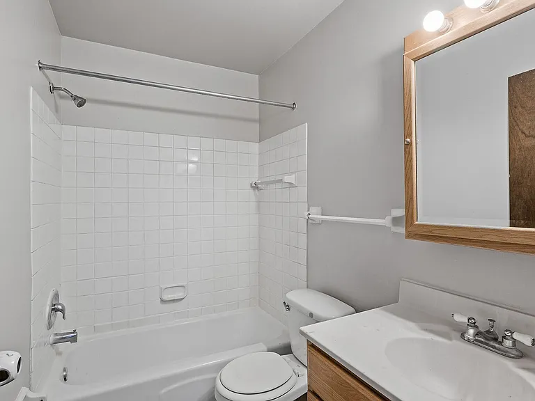 Highland Gables Apartments — Photo 11