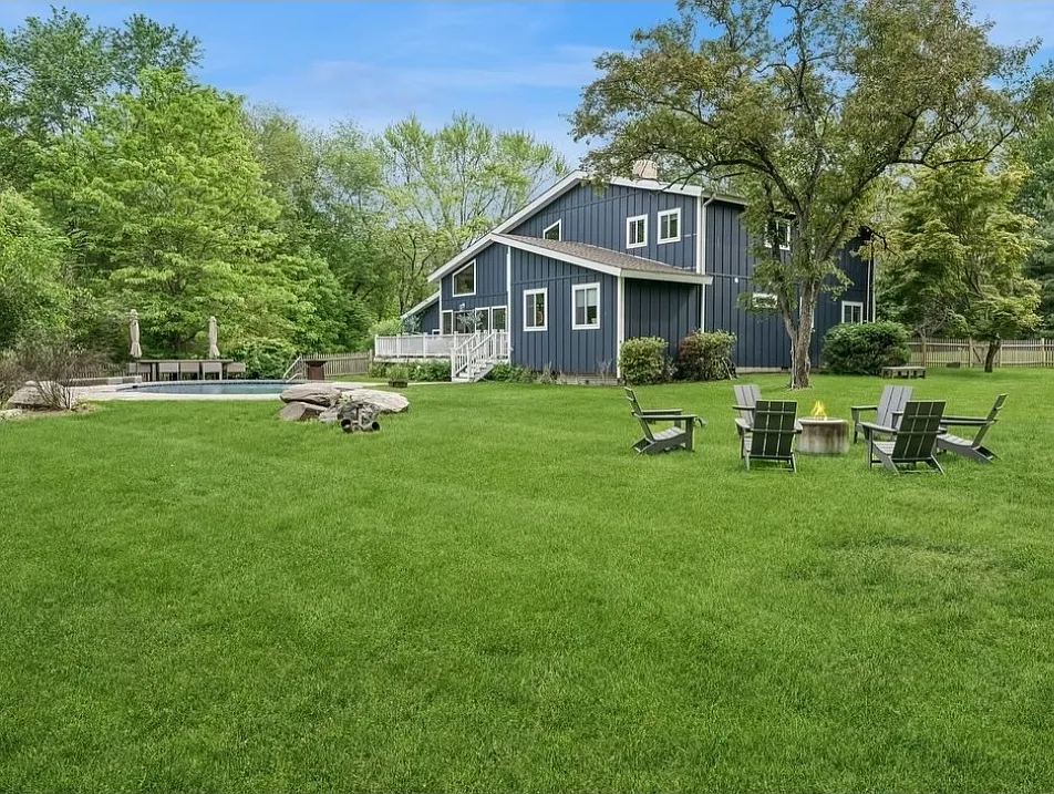 4 bed, 3.5 bath, 3010 sqft, $16,500 — Photo 2