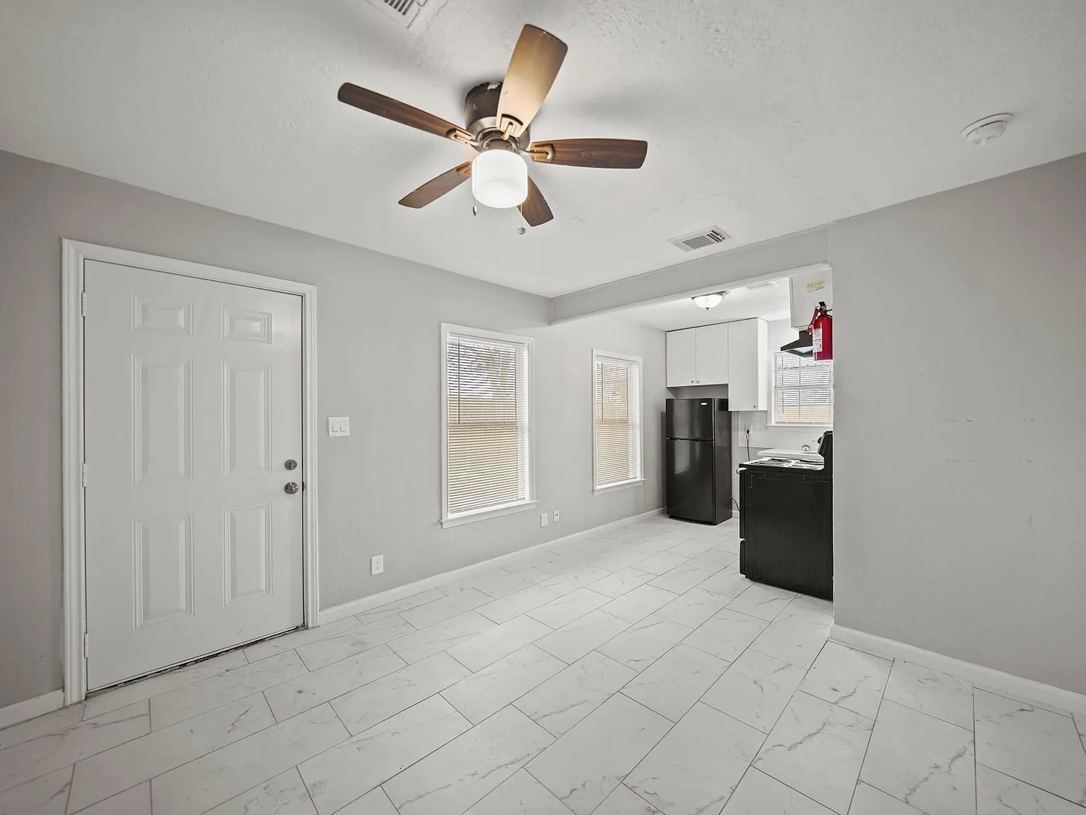 1 bed, 1.5 bath, 300 sqft, $749 — Photo 1