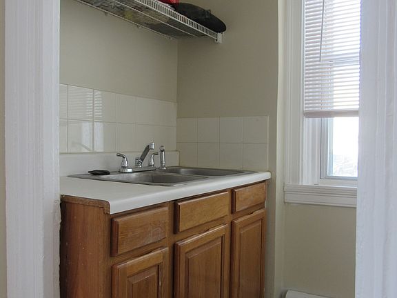 4th image of 29 Gesler St #1