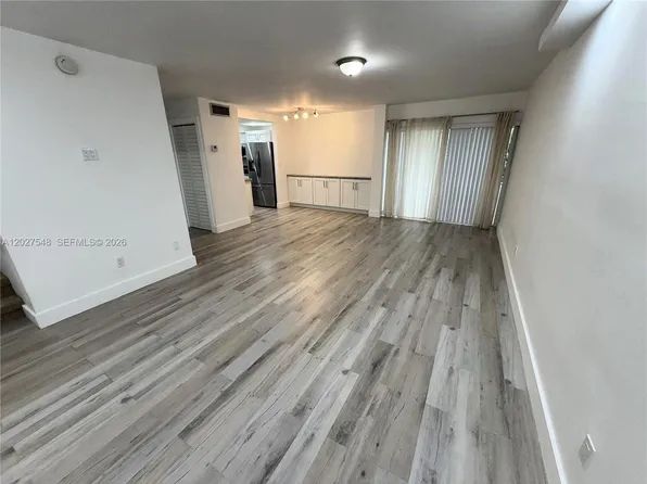 5838 SW 74th Ter APT 118, South Miami, FL 33143