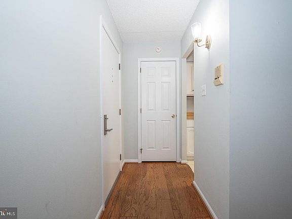 5th image of 103 Summit Dr Building B