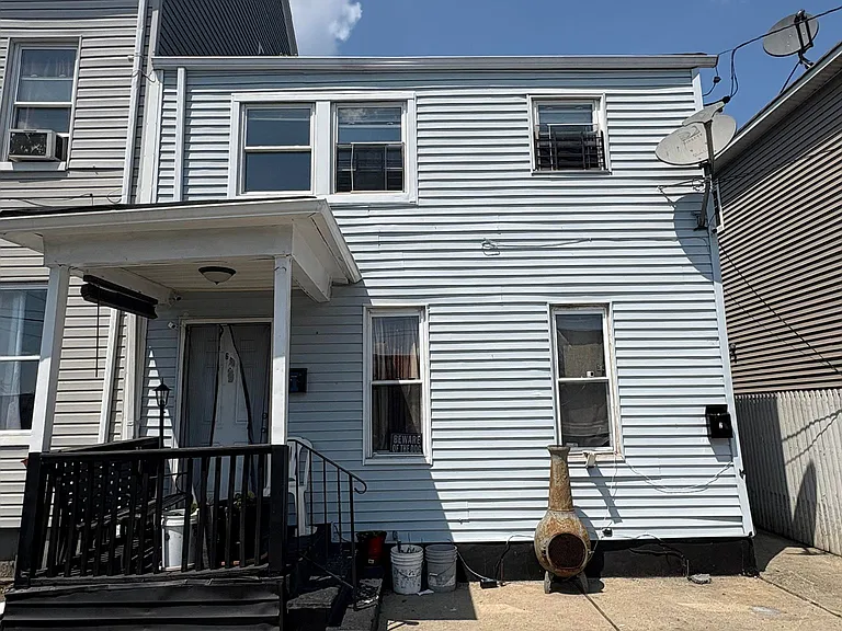 63 Montgomery St #2 — Photo 1