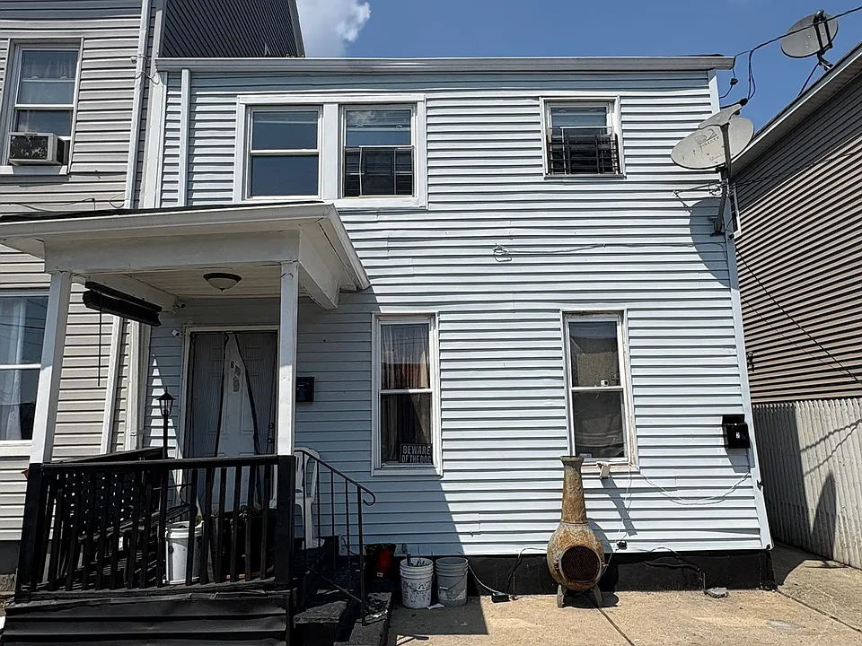 63 Montgomery St #2