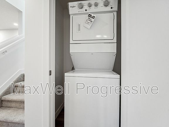 4th image of 10427 70th Ave NW Basement 1