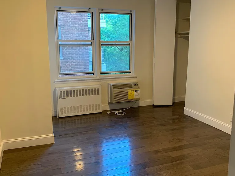 1160 Midland Ave — Photo 14