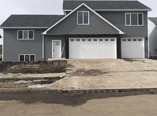 49 Mulberry Loop, Minot, ND 58703