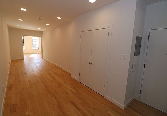 5th image of 120 Bedford Ave APT 4L
