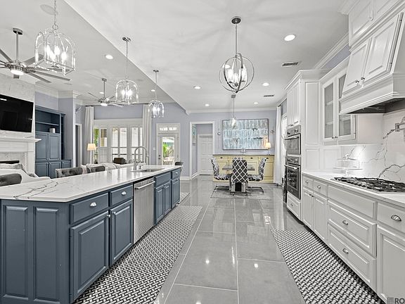 3rd image of 8915 Fox Gate Dr