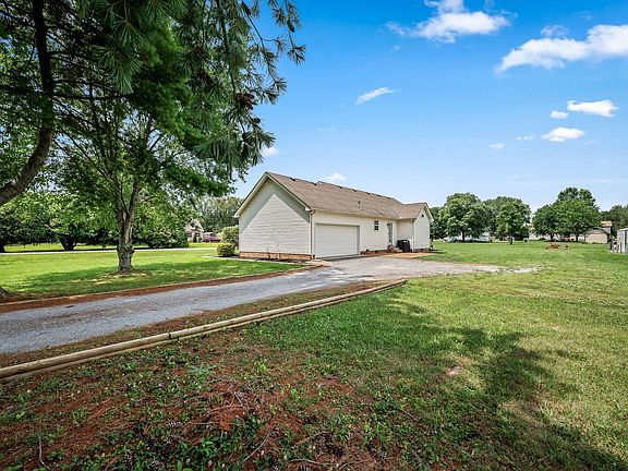 3rd image of 3531 Quaker Ct