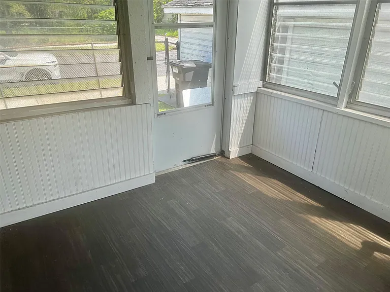 15518 Meyers Rd — Photo 17