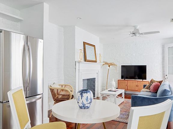 5th image of 612 Julia St #F