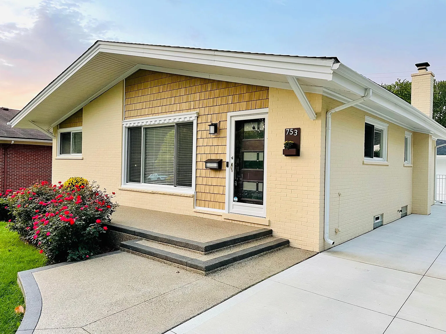 753 W Baker Ave — Photo 3