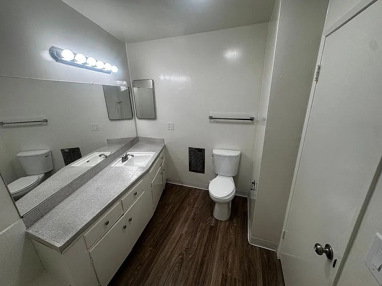 100 - Kimberly Apartments — Photo 27