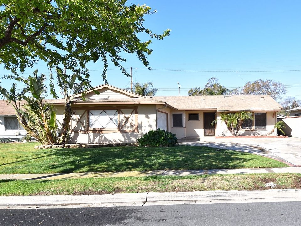 1st image of 835 Calle La Palmera