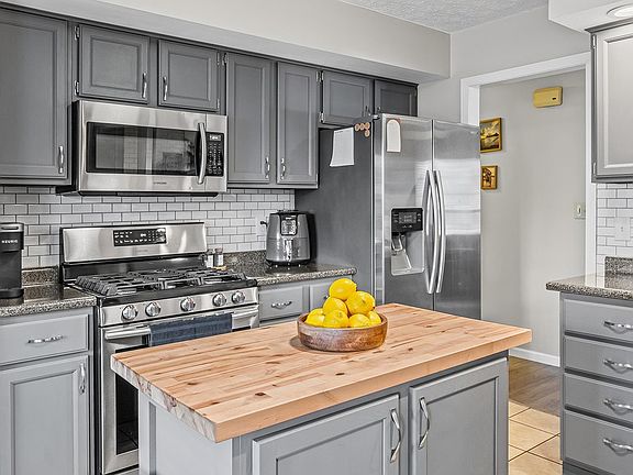 3rd image of 5017 Heritage Dr