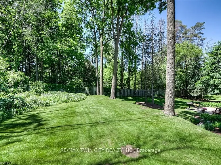 3227 King St E #503 — Photo 39