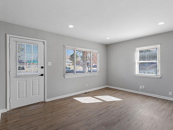 4th image of 2721 Hinson Dr