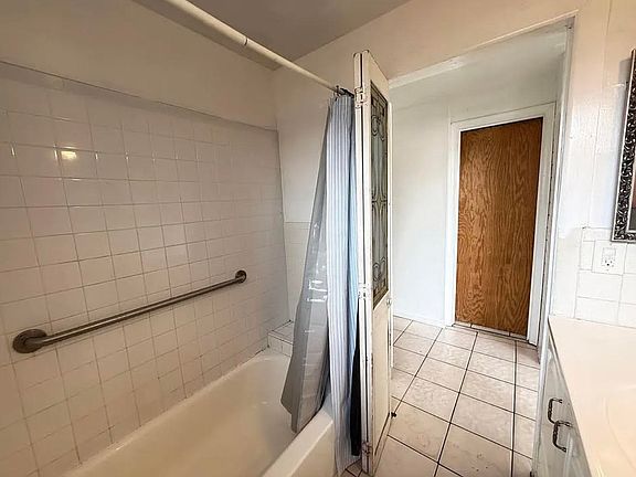 2nd image of 4710 NE 1st Ter #1