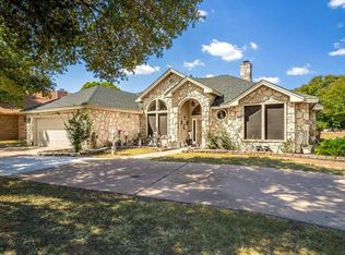 120 Meadowlakes Dr, Meadowlakes, TX 78654