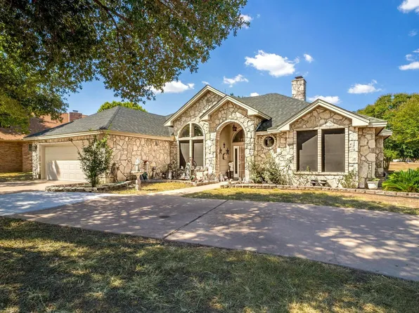 120 Meadowlakes Drive, Meadowlakes, TX 78654