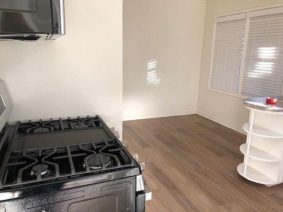 2nd image of 2441 Moorpark Ave