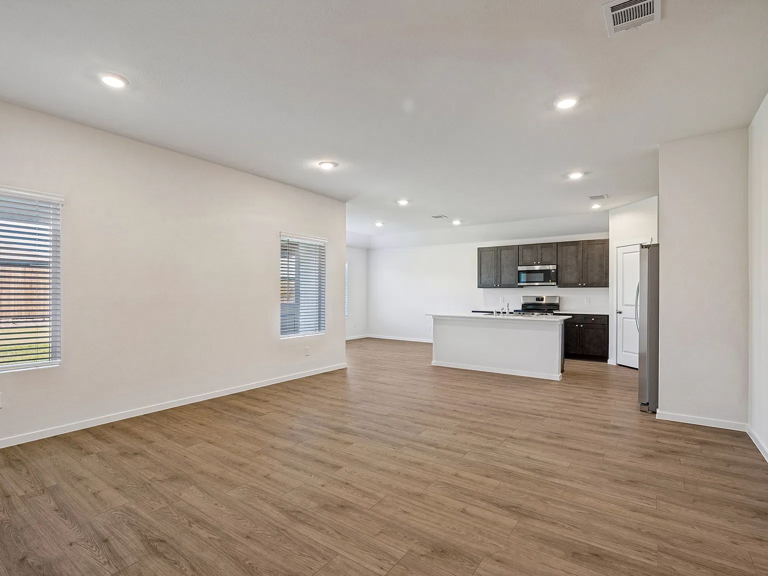 4 bed, 1872 sqft, $1,995 — Photo 3