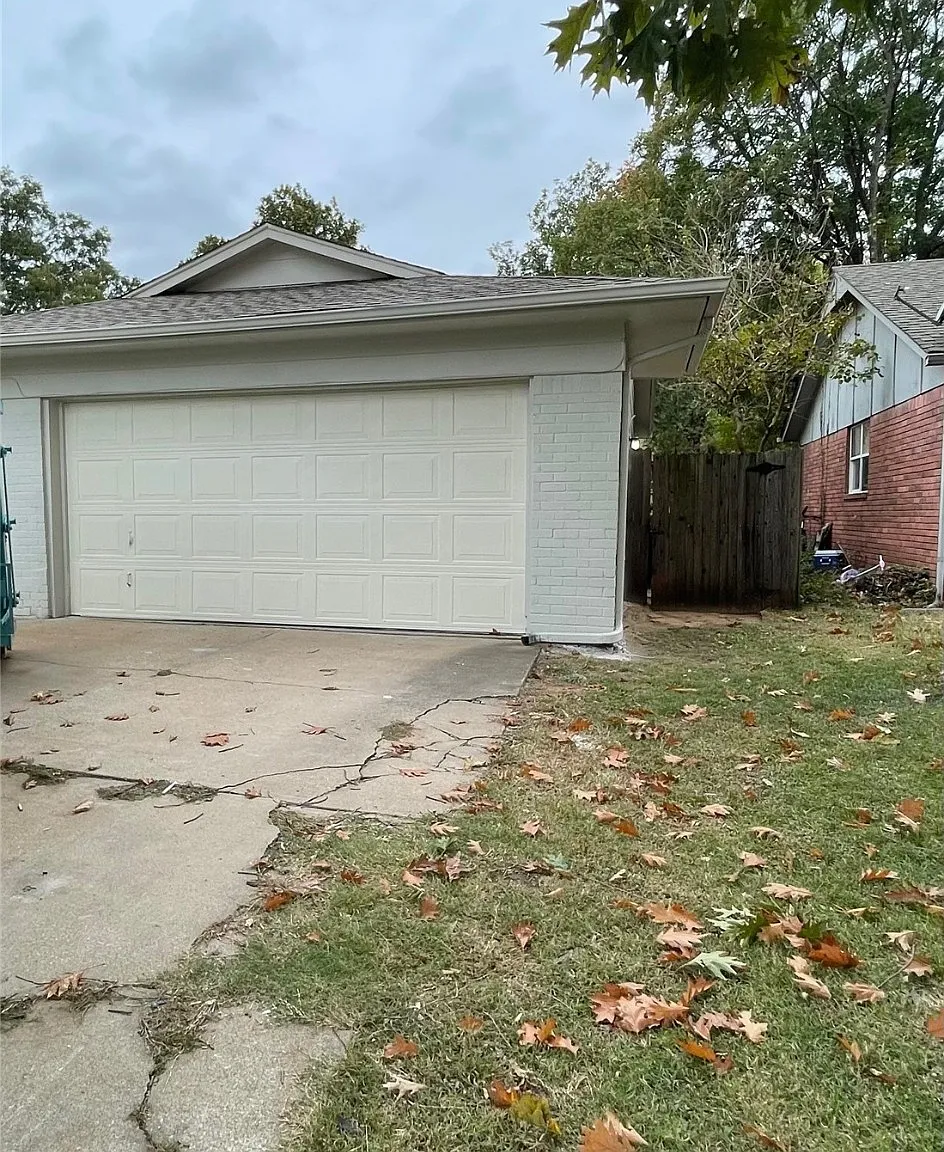3 bed, 2.0 bath, 1042 sqft, $1,700 — Photo 2