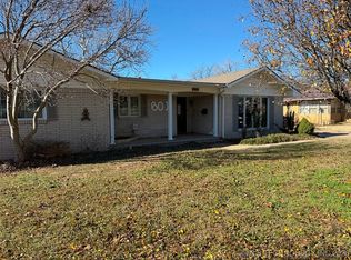 601 S 7th St, Okemah, OK 74859