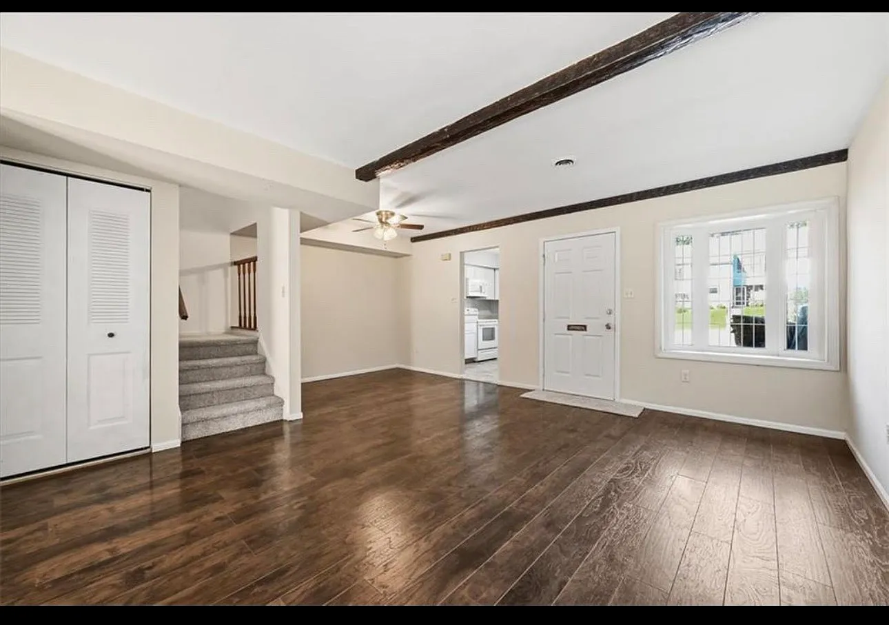 3 bed, 1655 sqft, $2,300 — Photo 4