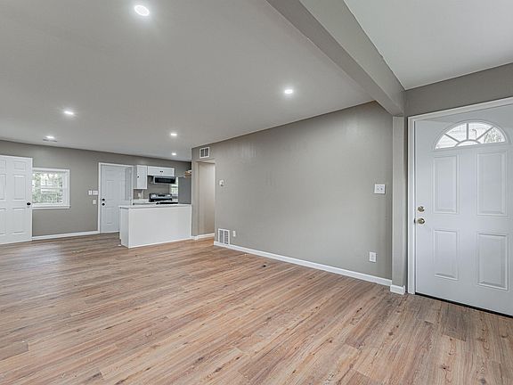 3rd image of 212 Palmer Ave