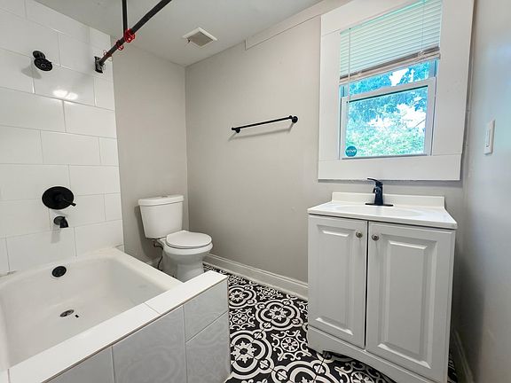 3rd image of 3432 Radford Rd