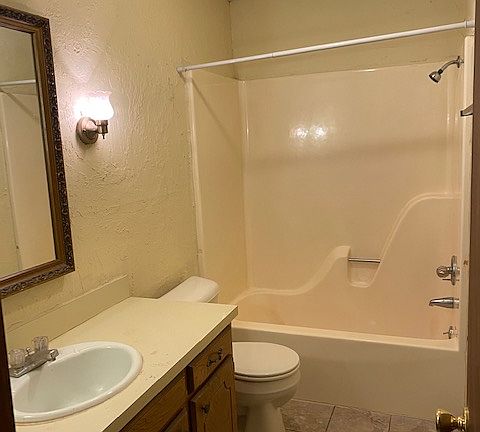 3rd image of 1528 S Shalamar Dr