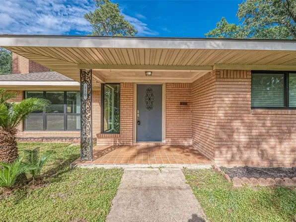 110 S Woodsway Street, Conroe, TX 77301