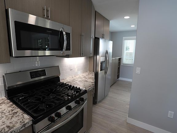 4th image of 1524 Hornblend St
