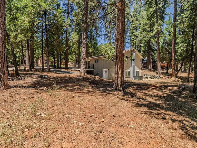 16932 McKenzie Dr — Photo 25