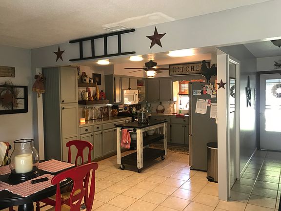 3rd image of 2311 Palmetto Dr