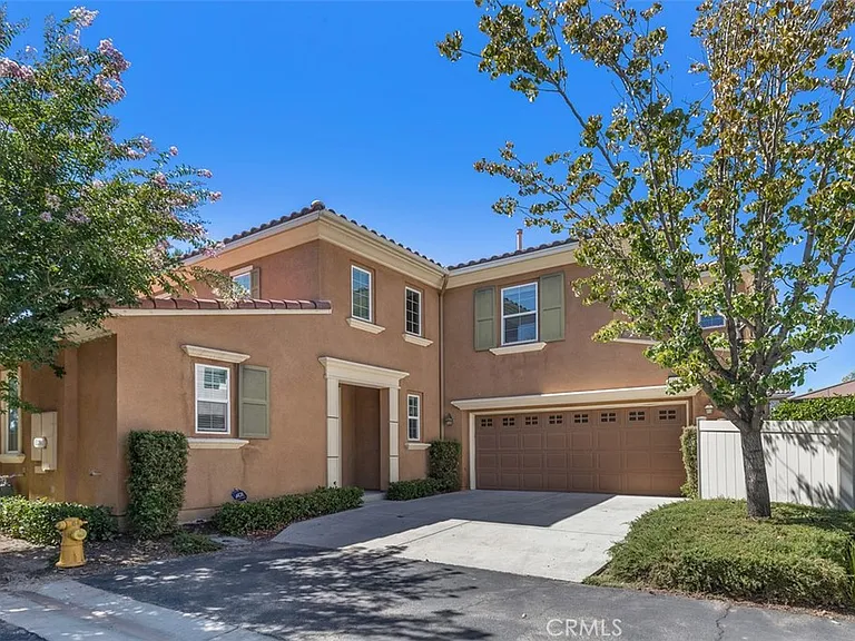 40485 Amesbury Ln — Photo 1