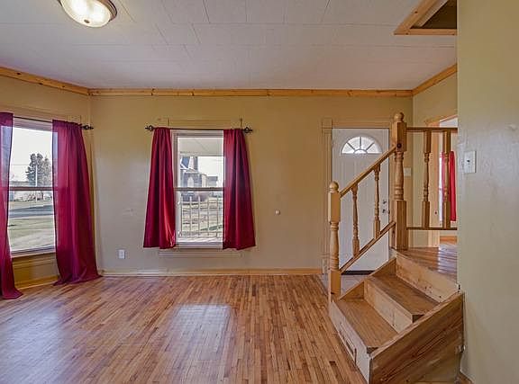 4th image of 207 E 2nd Ave