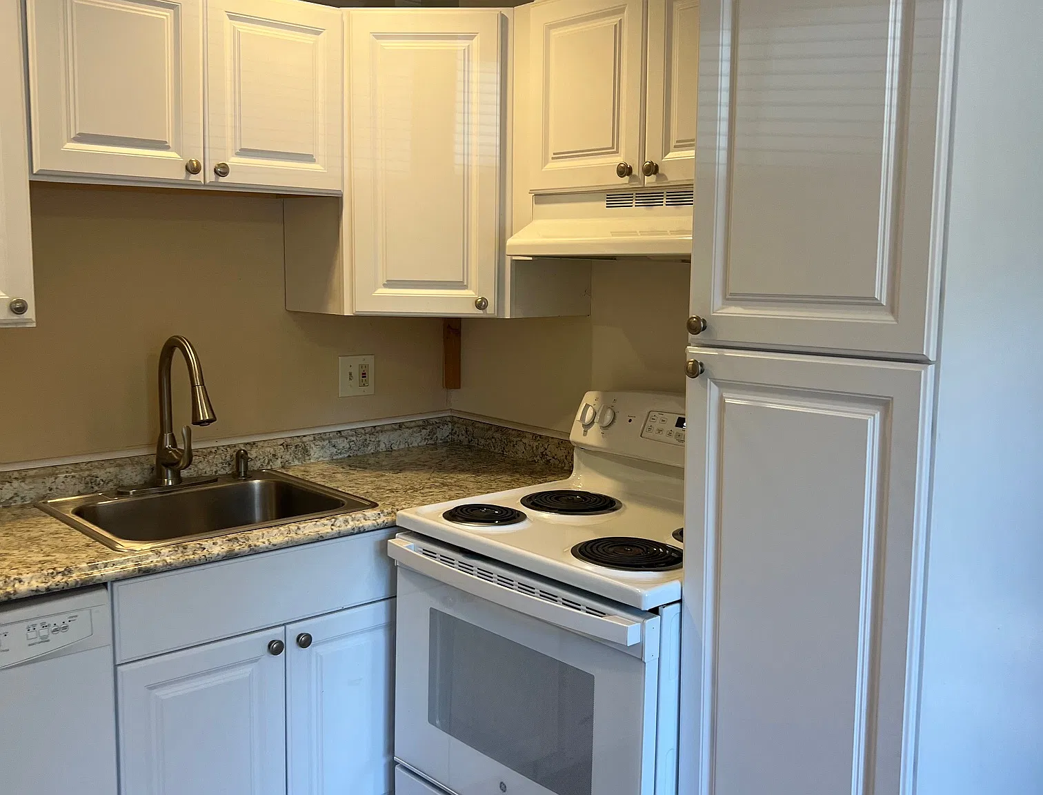 1 bed, 550 sqft, $1,200 — Photo 2