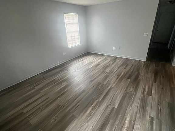 2nd image of 2107 Thousand Oaks Dr