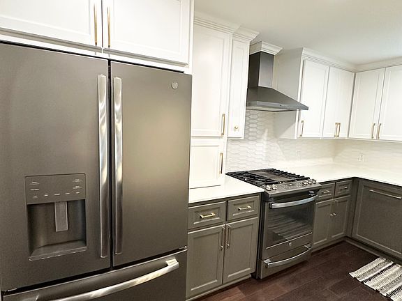 5th image of 160 Fernhill Ave