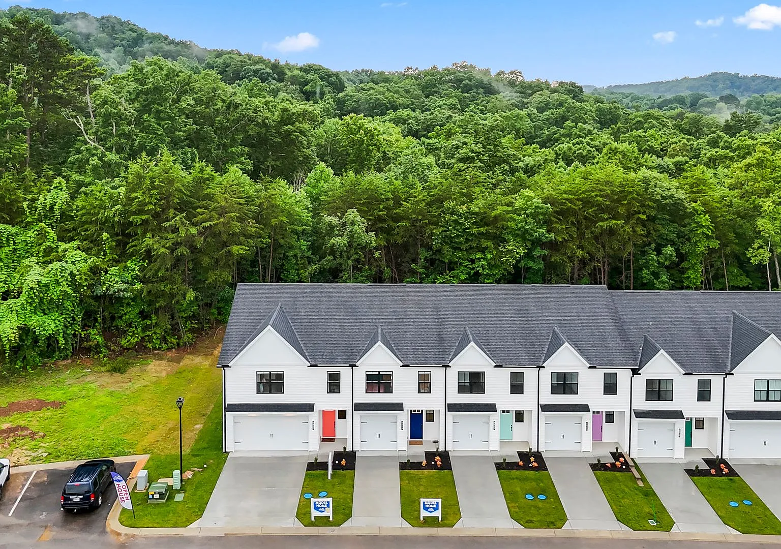 Modern Townhome at Chapman Trace! — Photo 2