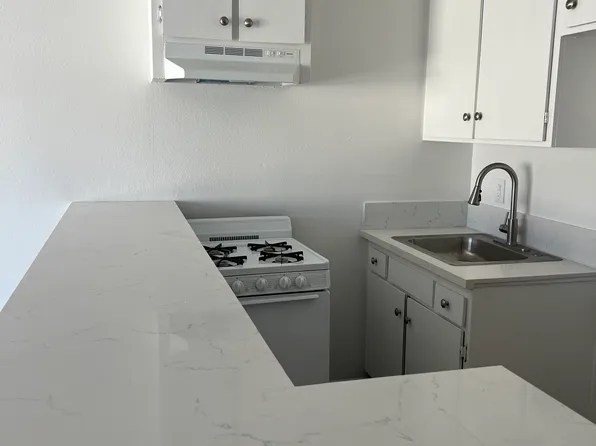 18366 Collins St #0, Tarzana, CA 91356